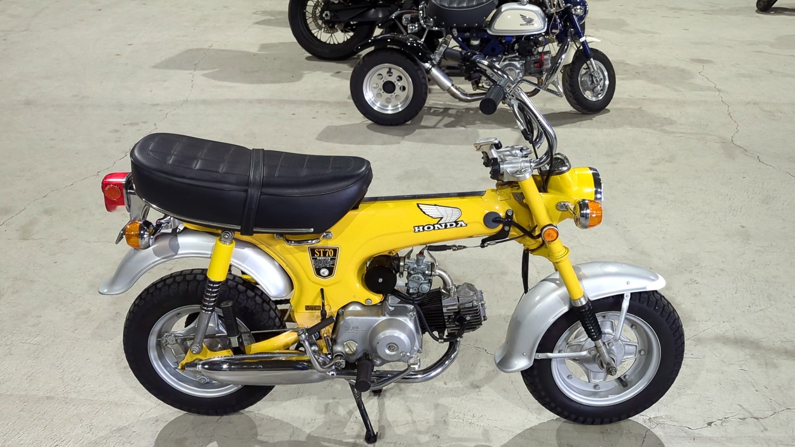 ホンダ ダックス70 ツチノコマフラー・カブトフェンダー・くるくる