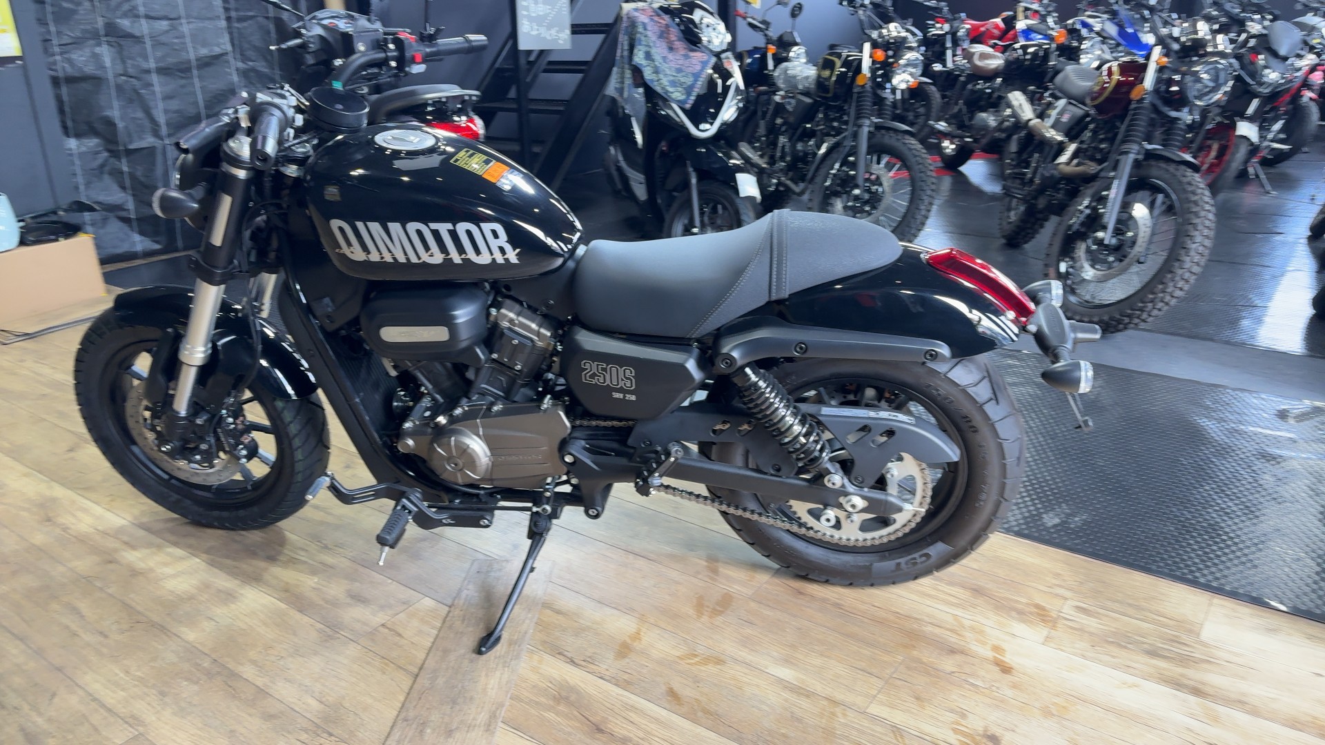 その他外車 【新車】QJMOTER SRV250 ブラック B531052| BDSバイクセンサー